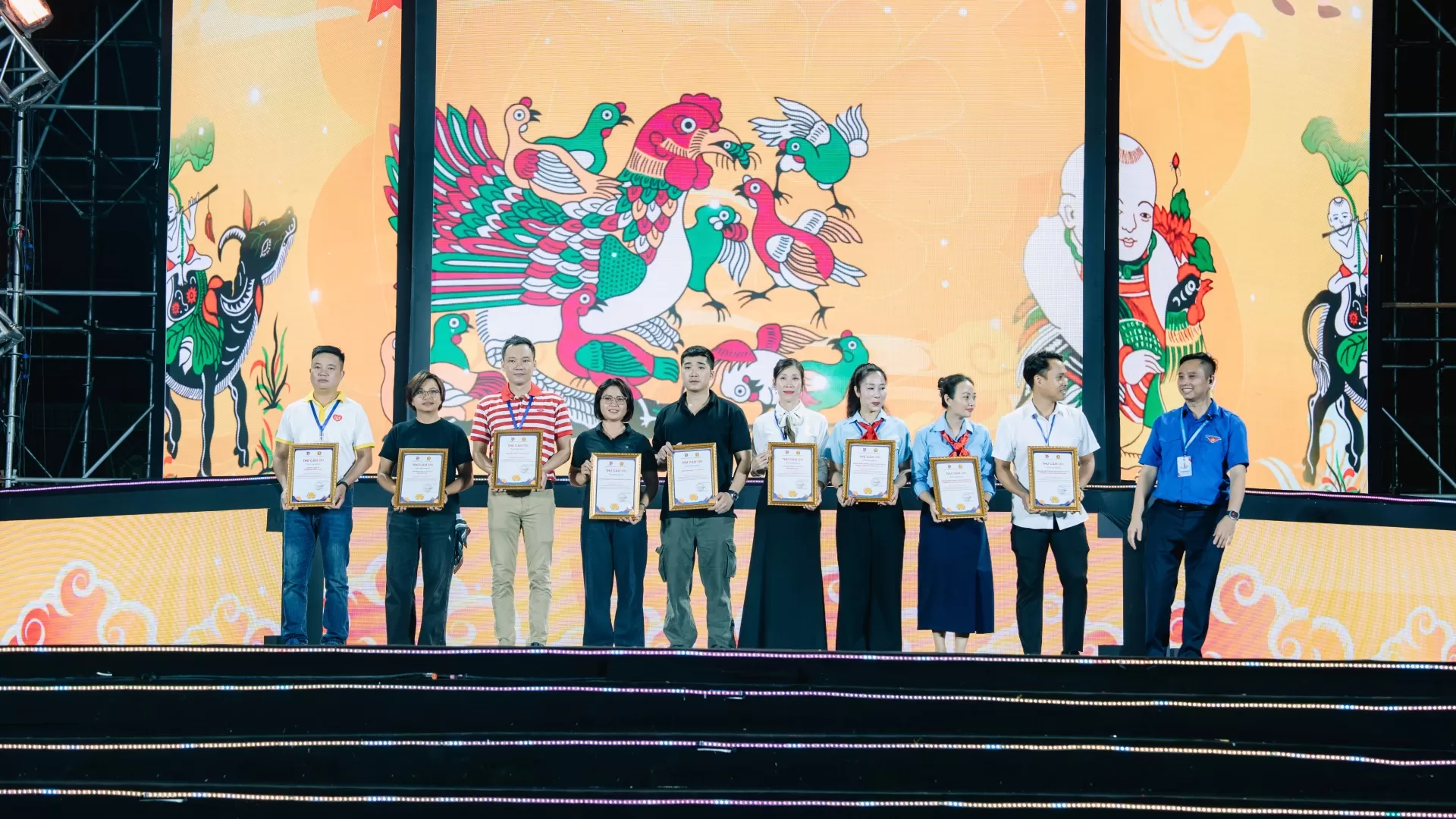 Airport Gift trao tặng 100 xe đạp, 