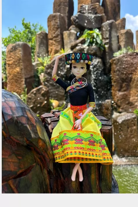 Búp bê dân tộc H'Mong