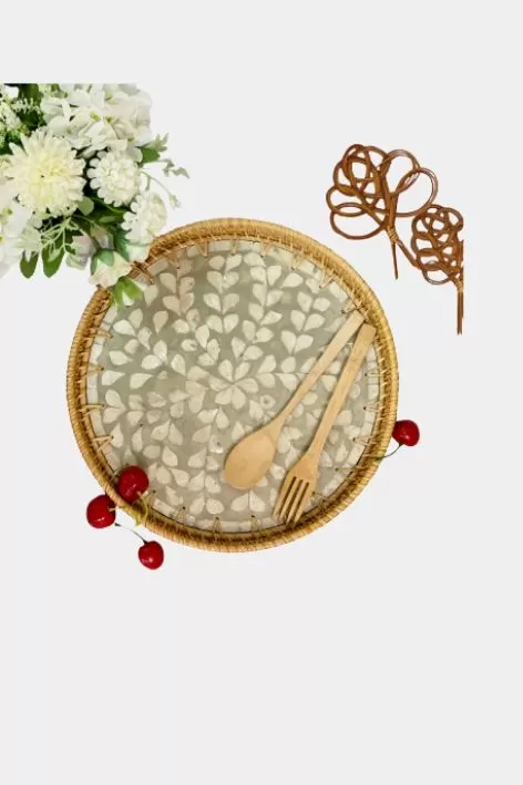 Khay mây khảm trai